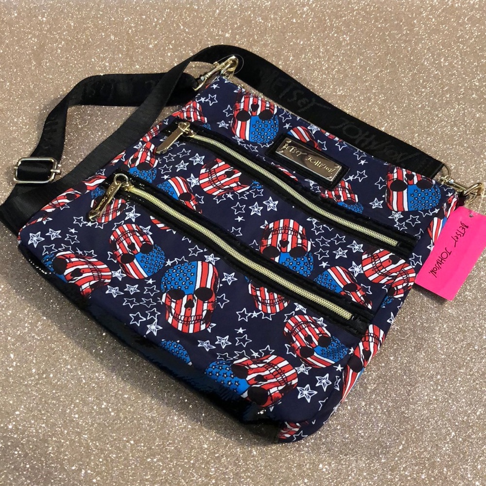 American Skull Betsey Johnson Crossbody! 💀 🇺🇸